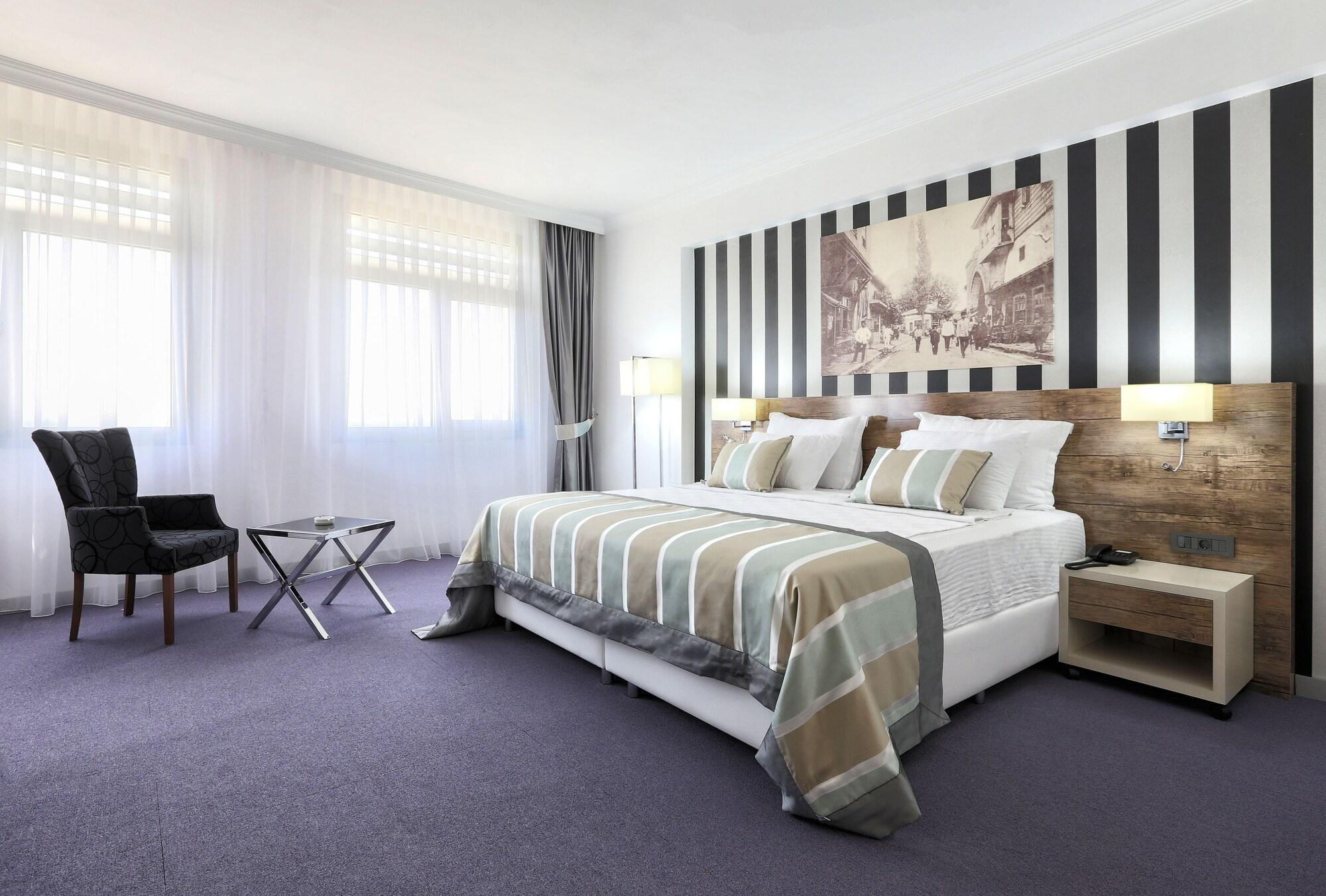 รามาดา โฮเต็ล แอนด์ สวีท บาย วินด์แฮม เอดีร์เน Hotel ภายนอก รูปภาพ