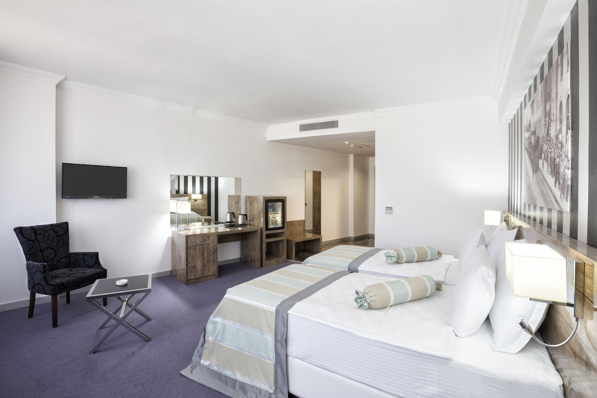 รามาดา โฮเต็ล แอนด์ สวีท บาย วินด์แฮม เอดีร์เน Hotel ภายนอก รูปภาพ