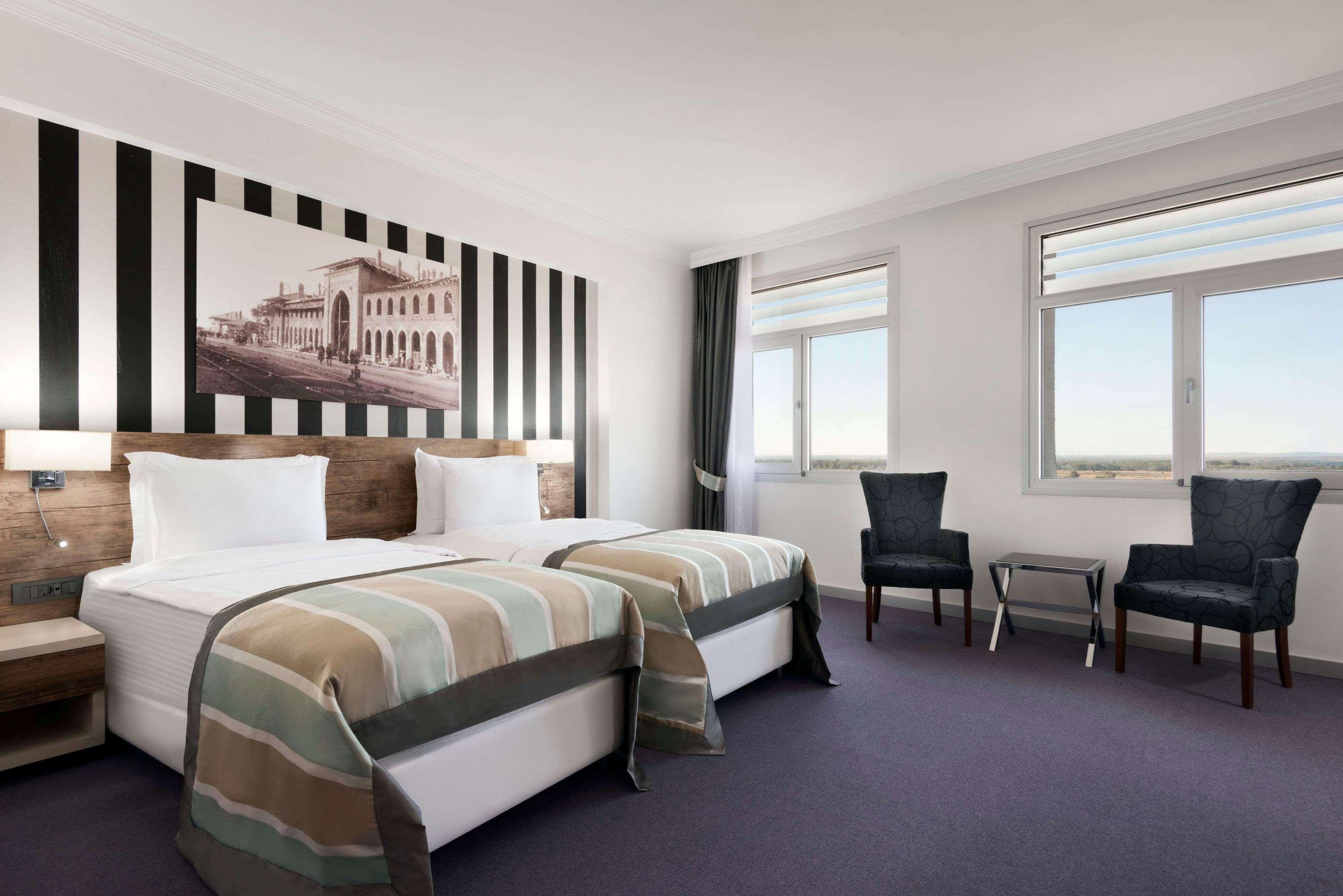 รามาดา โฮเต็ล แอนด์ สวีท บาย วินด์แฮม เอดีร์เน Hotel ภายนอก รูปภาพ